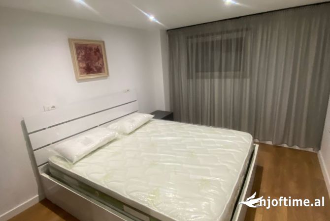 Shtepi ne shitje Apartament ne Tirane, 2+1, Mobilimi E mobiluar, Pagesa 135,000  Euro.