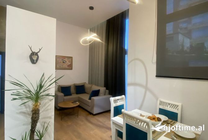 Shtepi ne shitje Apartament ne Tirane, 2+1, Mobilimi E mobiluar, Pagesa 135,000  Euro.