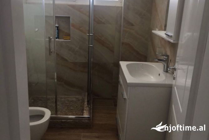 Shtepi ne shitje Apartament ne Tirane, 1+1, Mobilimi E mobiluar, Pagesa 140,000  Euro.