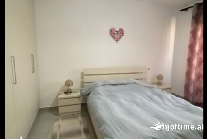 Shtepi ne shitje Apartament ne Tirane, 2+1, Mobilimi E mobiluar, Pagesa 135,000  Euro.