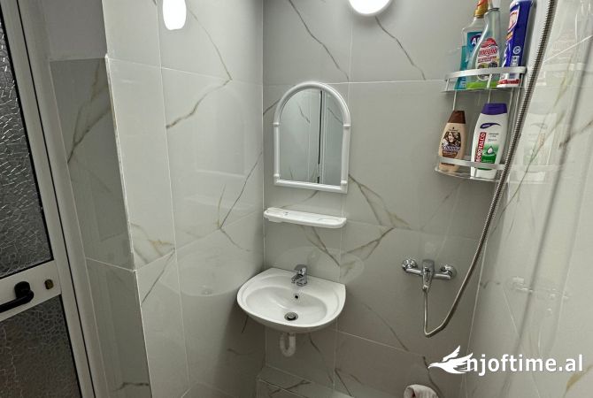 Shtepi me qera Apartament ne Tirane, 1+1, Mobilimi E mobiluar, Pagesa 350  Euro.