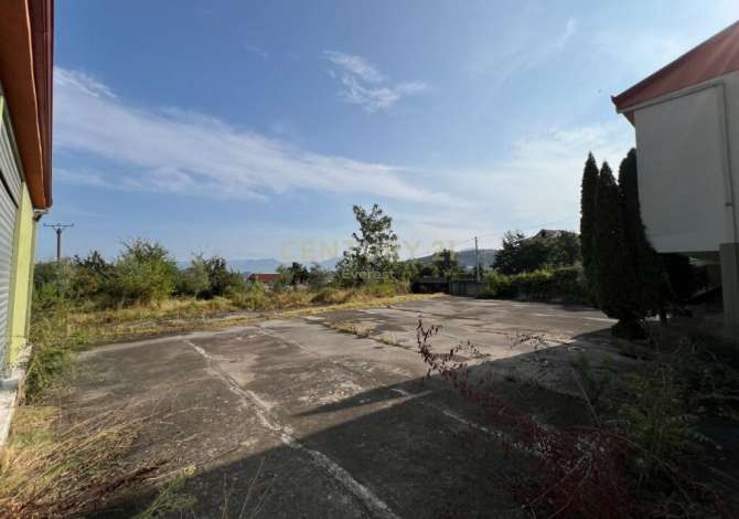 Truall ose Toke  ne Tirane - 100,000 Euro