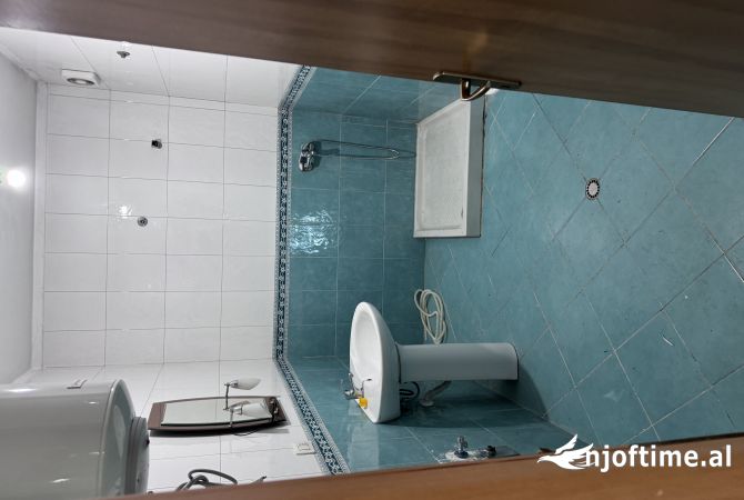 Shtepi me qera Apartament ne Tirane, 2+1, Mobilimi Bosh, pa mobiluar, Pagesa 55,000  Leke.