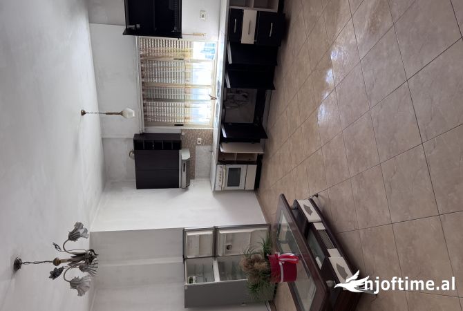 Shtepi me qera 1+1 ne Tirane - 40,000 Leke