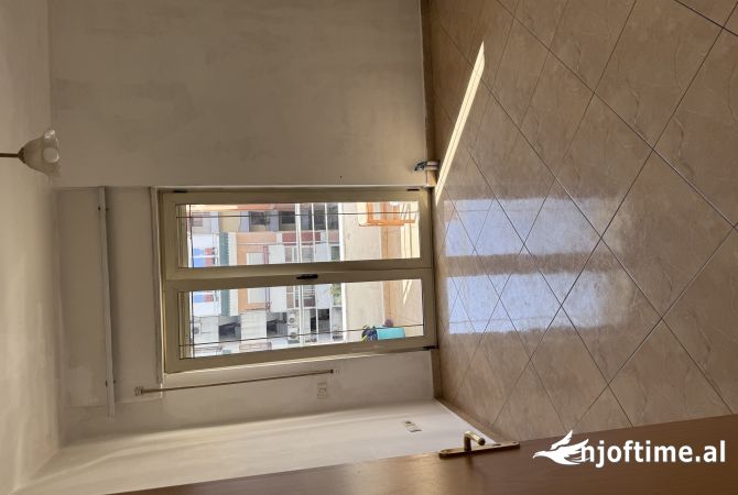 Shtepi me qera 1+1 ne Tirane - 40,000 Leke
