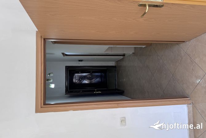 Shtepi me qera Apartament ne Tirane, 1+1, Mobilimi Bosh, pa mobiluar, Pagesa 40,000  Leke.