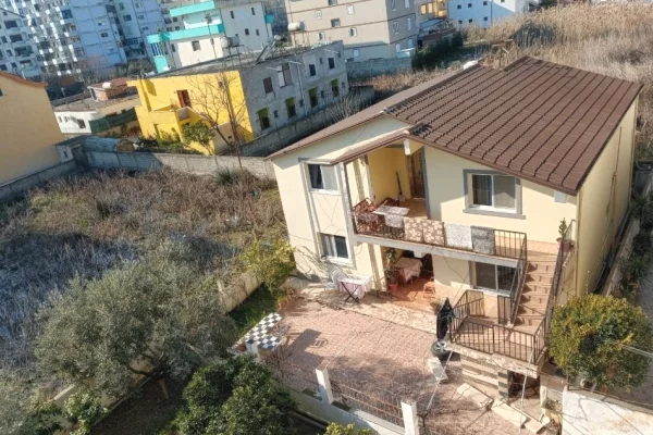 Casa in vendita 7+1 a Durazzo - 219,000 Euro