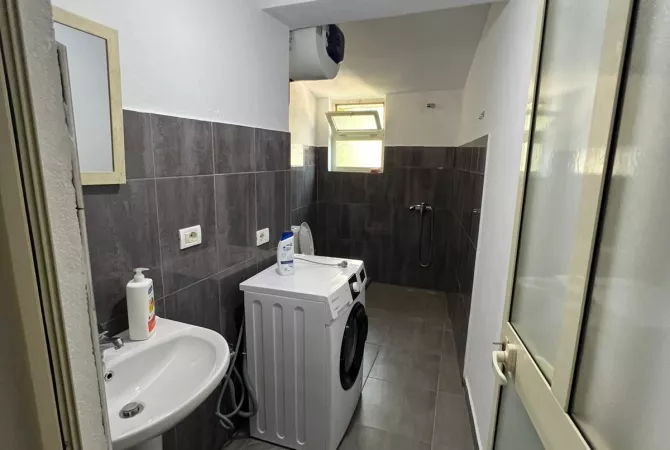 Shtepi me qera Apartament ne Tirane, 1+1, Mobilimi E mobiluar, Pagesa 20,000  Leke.