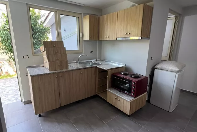 Shtepi me qera 1+1 ne Tirane - 20,000 Leke