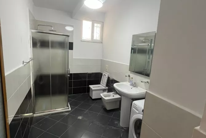 Shtepi me qera Shtepi Private ne Tirane, 1+1, Mobilimi E mobiluar, Pagesa 40,000  Leke.