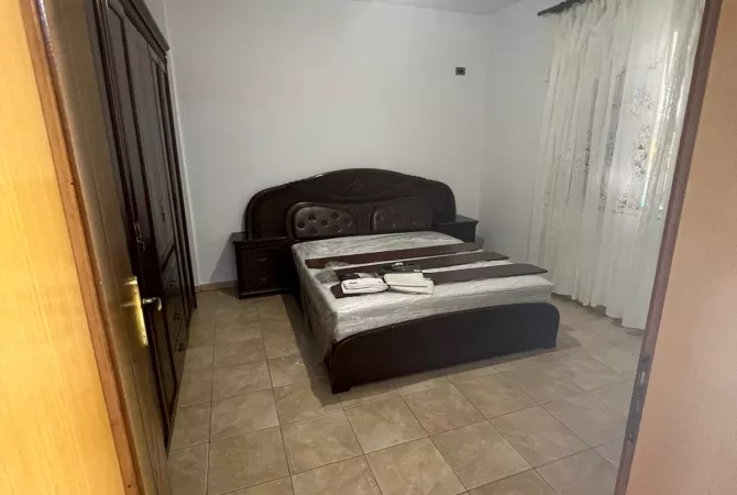 Shtepi me qera 1+1 ne Tirane - 40,000 Leke