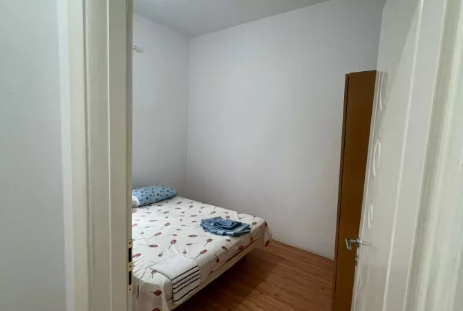 Shtepi me qera Shtepi Private ne Tirane, 2+1, Mobilimi E mobiluar, Pagesa 35,000  Leke.