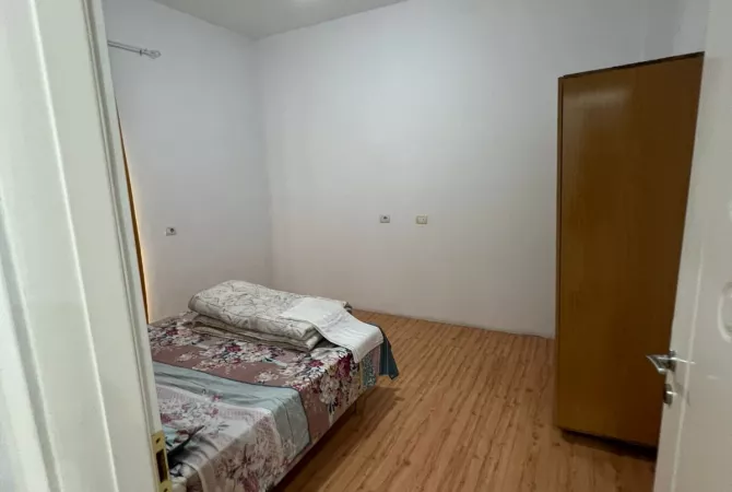 Shtepi me qera Shtepi Private ne Tirane, 2+1, Mobilimi E mobiluar, Pagesa 35,000  Leke.