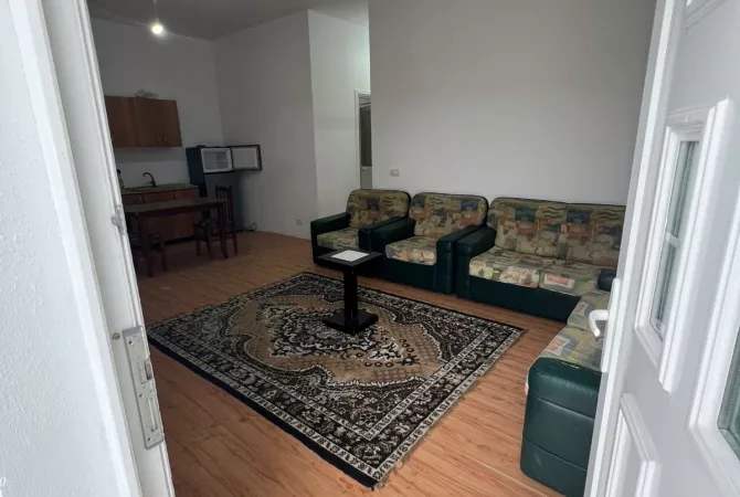Shtepi me qera 2+1 ne Tirane - 35,000 Leke