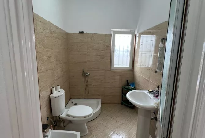 Shtepi me qera 2+1 ne Tirane - 35,000 Leke