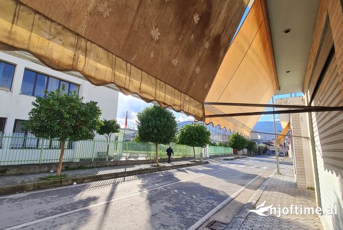 Jepet Me Qera, Perball me 2 Shkolla, Rruga Telegrafi  