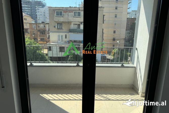 Ambient biznesi me qera 3+1 ne Tirane - 45,000 Leke