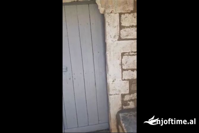 Shtepi ne shitje Duplex(shtepi me 2 kate) ne Korce, 3+1, Mobilimi Bosh, pa mobiluar, Pagesa 45,000  Euro.