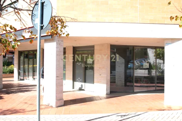 Ambient Komercial ne Shitje, Kati 0, Fasad Xhami, Tower Bridge 3