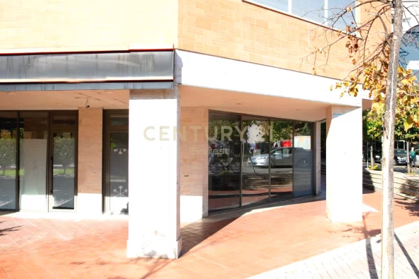 Ambient Komercial ne Shitje, Kati 0, Fasad Xhami, Tower Bridge 3