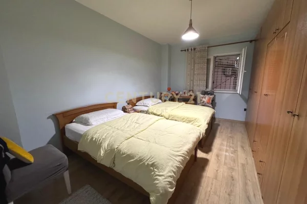 Shtepi ne shitje Apartament ne Tirane, 2+1, Mobilimi E mobiluar, Pagesa 200,000  Euro.