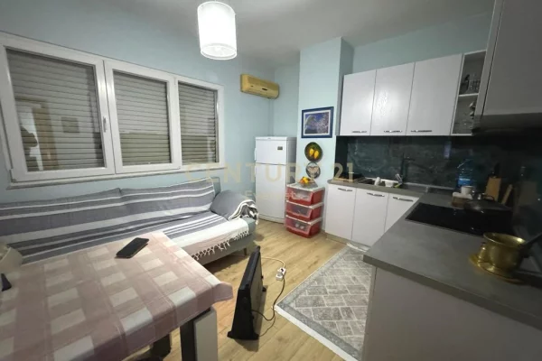 Shtepi ne shitje Apartament ne Tirane, 2+1, Mobilimi E mobiluar, Pagesa 200,000  Euro.