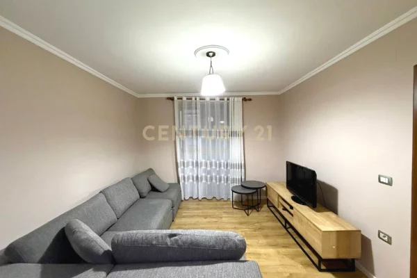 Shtepi me qera Apartament ne Tirane, 2+1, Mobilimi E mobiluar, Pagesa 550  Euro.