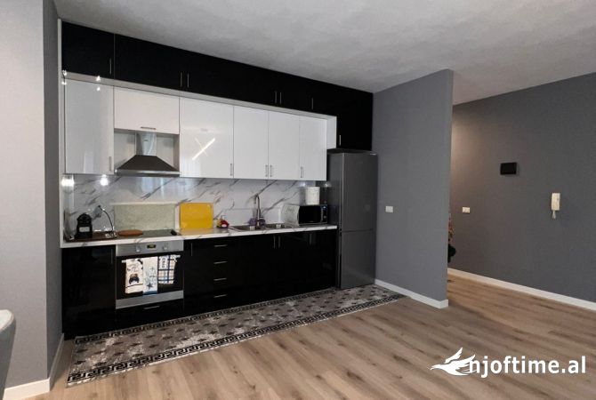 Shtepi me qera 2+1 ne Tirane - 800 Euro