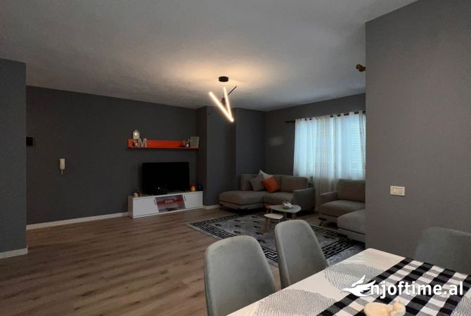 Shtepi me qera 2+1 ne Tirane - 800 Euro