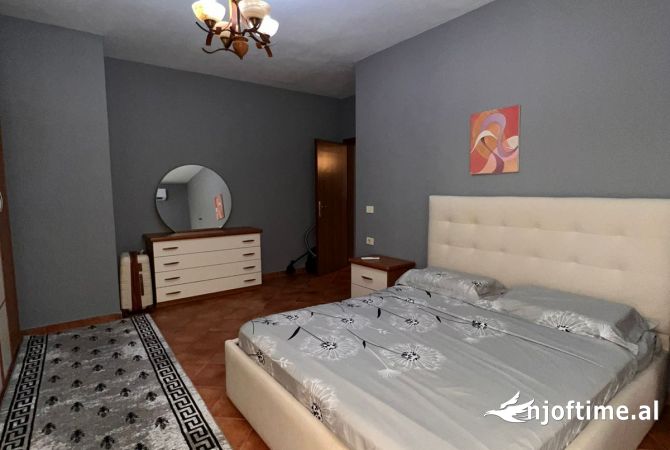 Shtepi me qera 2+1 ne Tirane - 800 Euro