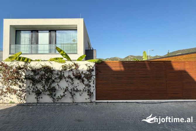 Shtepi me qera 4+1 ne Tirane - 4,500 Euro