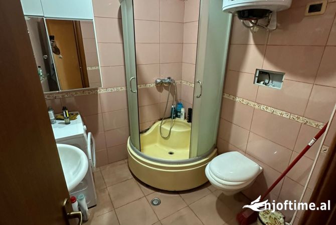 Shtepi ne shitje Apartament ne Tirane, 2+1, Mobilimi E mobiluar, Pagesa 155,000  Euro.