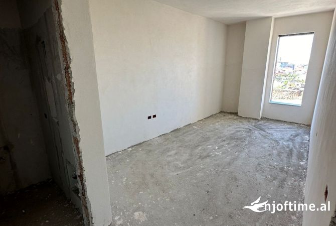 Shtepi ne shitje Apartament ne Tirane, 2+1, Mobilimi Bosh, pa mobiluar, Pagesa 145,000  Euro.