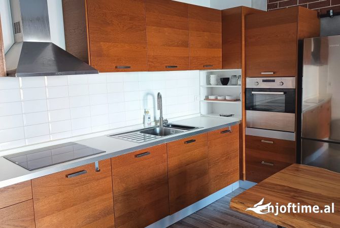 Shtepi ne shitje Apartament ne Tirane, 2+1, Mobilimi E mobiluar, Pagesa 195,000  Euro.
