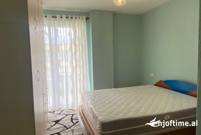 Shtepi ne shitje Apartament ne Tirane, 2+1, Mobilimi E mobiluar, Pagesa 100,000  Euro.