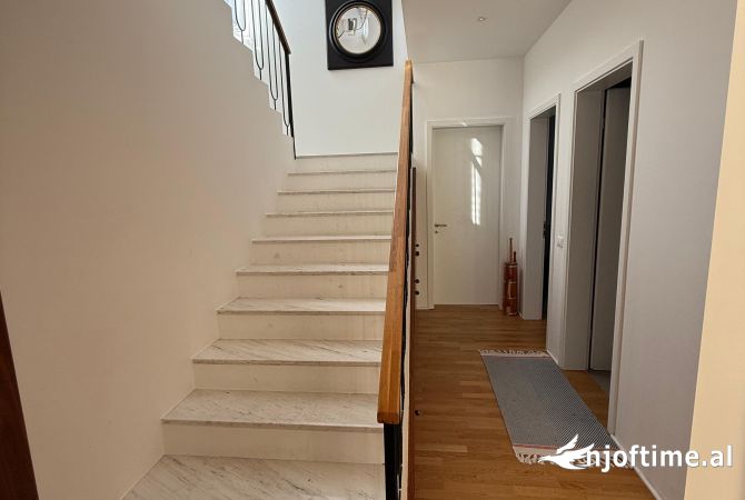 Shtepi me qera Vila Luksoze ne Tirane, 4+1, Mobilimi E mobiluar, Pagesa 4,500  Euro.