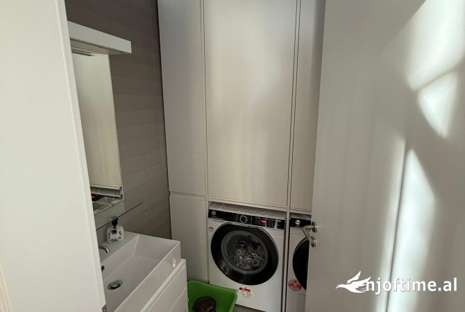 Shtepi me qera Vila Luksoze ne Tirane, 4+1, Mobilimi E mobiluar, Pagesa 4,500  Euro.