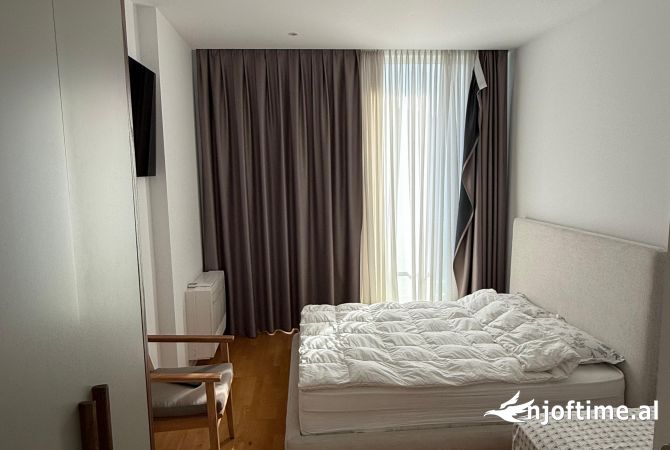 Shtepi me qera Vila Luksoze ne Tirane, 4+1, Mobilimi E mobiluar, Pagesa 4,500  Euro.