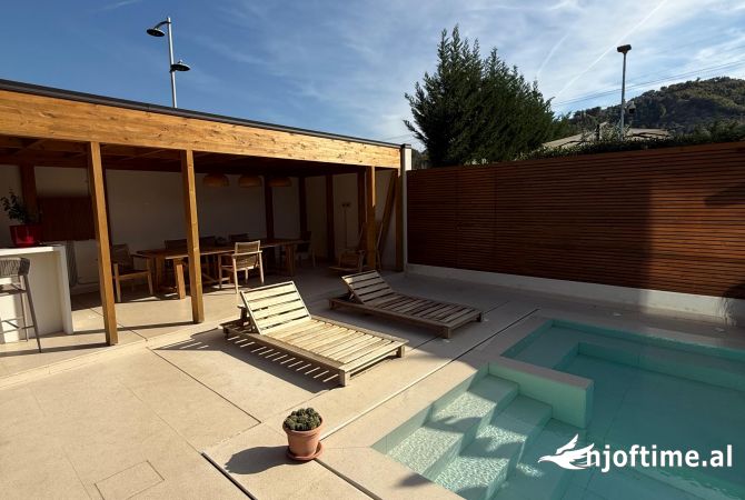 Shtepi me qera 4+1 ne Tirane - 4,500 Euro