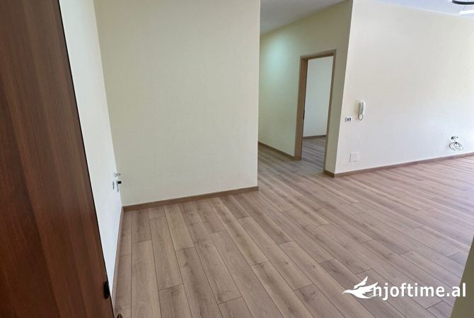 Shtepi ne shitje Apartament ne Tirane, 2+1, Mobilimi Bosh, pa mobiluar, Pagesa 120,000  Euro.