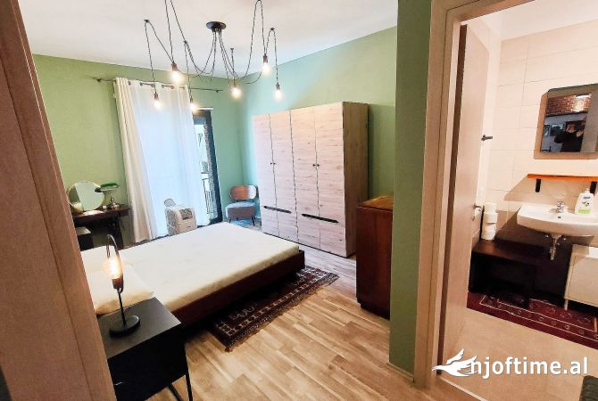 Shtepi ne shitje Apartament ne Tirane, 2+1, Mobilimi E mobiluar, Pagesa 195,000  Euro.
