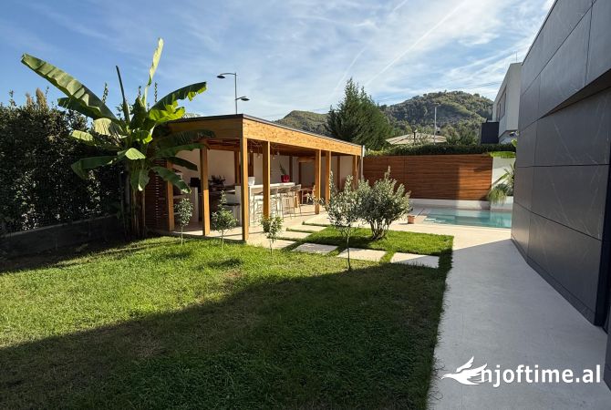 Shtepi me qera Vila Luksoze ne Tirane, 4+1, Mobilimi E mobiluar, Pagesa 4,500  Euro.