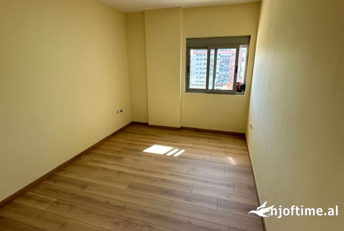 Shtepi ne shitje Apartament ne Tirane, 2+1, Mobilimi Bosh, pa mobiluar, Pagesa 120,000  Euro.