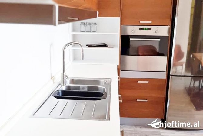 Shtepi ne shitje Apartament ne Tirane, 2+1, Mobilimi E mobiluar, Pagesa 195,000  Euro.