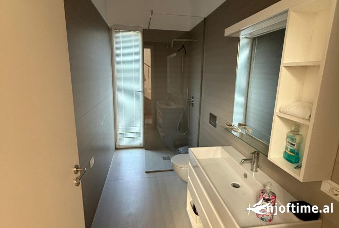 Shtepi me qera Vila Luksoze ne Tirane, 4+1, Mobilimi E mobiluar, Pagesa 4,500  Euro.