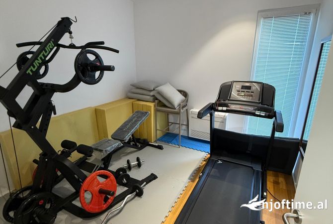 Shtepi me qera Vila Luksoze ne Tirane, 4+1, Mobilimi E mobiluar, Pagesa 4,500  Euro.