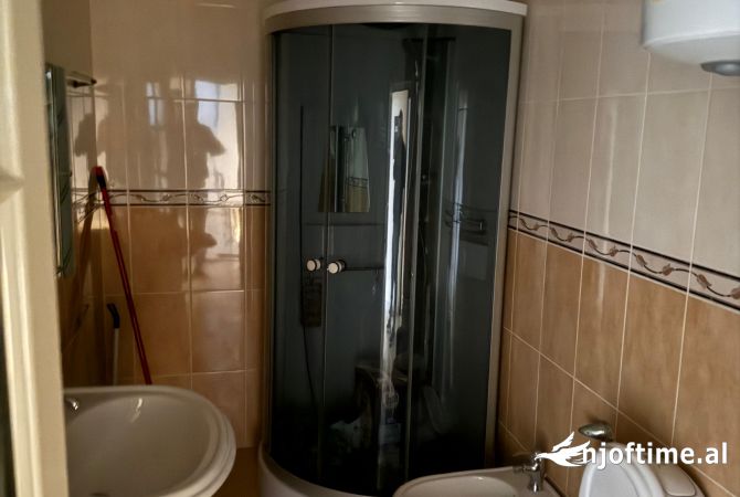 Shtepi ne shitje Apartament ne Tirane, 2+1, Mobilimi E mobiluar, Pagesa 125,000  Euro.