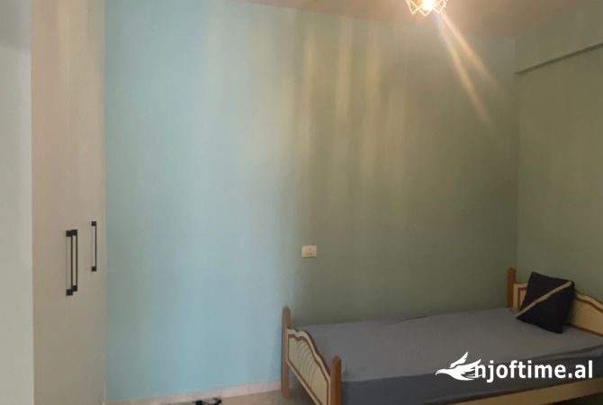 Shtepi ne shitje Apartament ne Tirane, 2+1, Mobilimi E mobiluar, Pagesa 100,000  Euro.