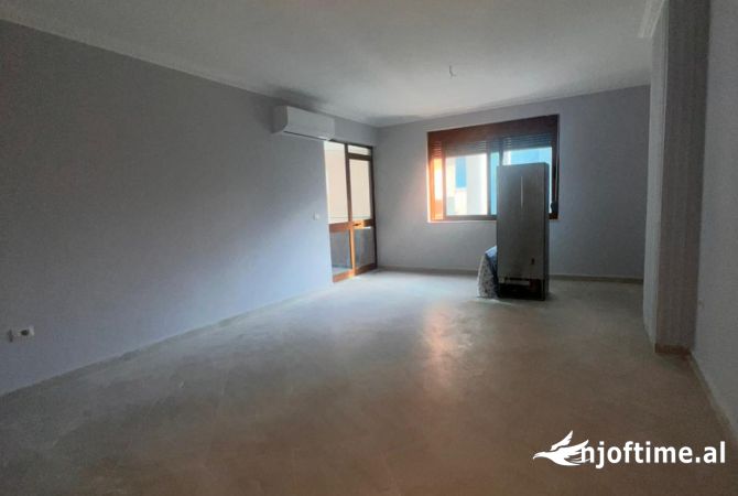 Ambient biznesi me qera 3+1 ne Tirane - 700 Euro