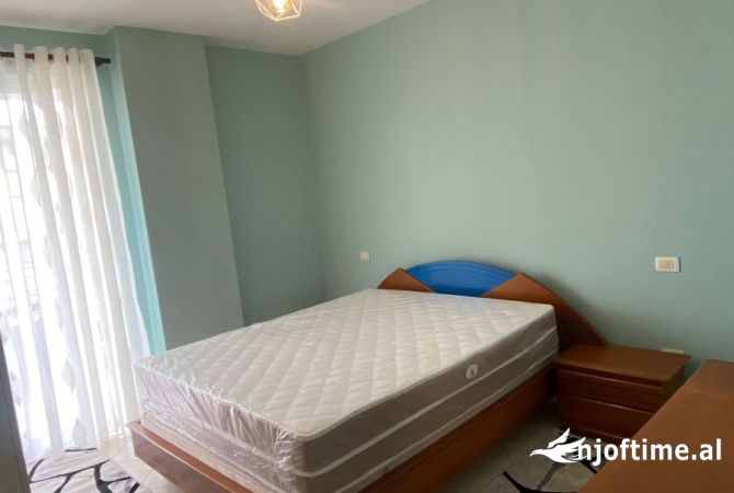 Shtepi ne shitje Apartament ne Tirane, 2+1, Mobilimi E mobiluar, Pagesa 100,000  Euro.